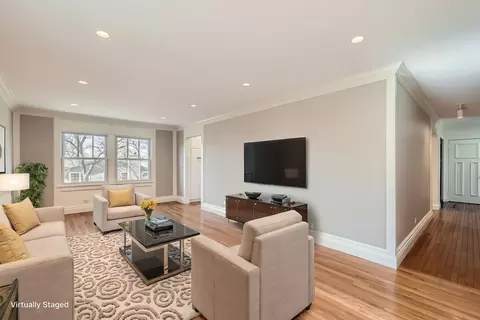 3976 Whispering Trails Dr, Hoffman Estates, IL 60192 photo 2