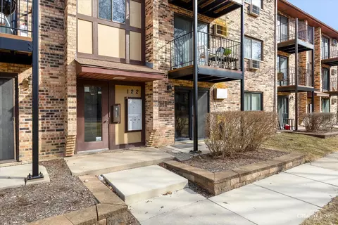 122 Klein Creek Ct #2B, Carol Stream, IL 60188