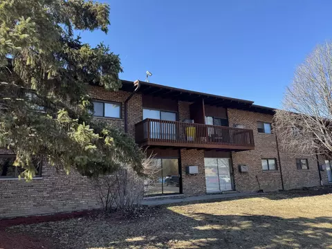 100 Willow Ln #B103, Willow Springs, IL 60480