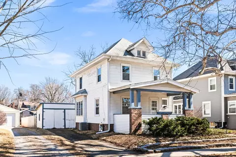 410 Woodland Ave, Bloomington, IL 61701