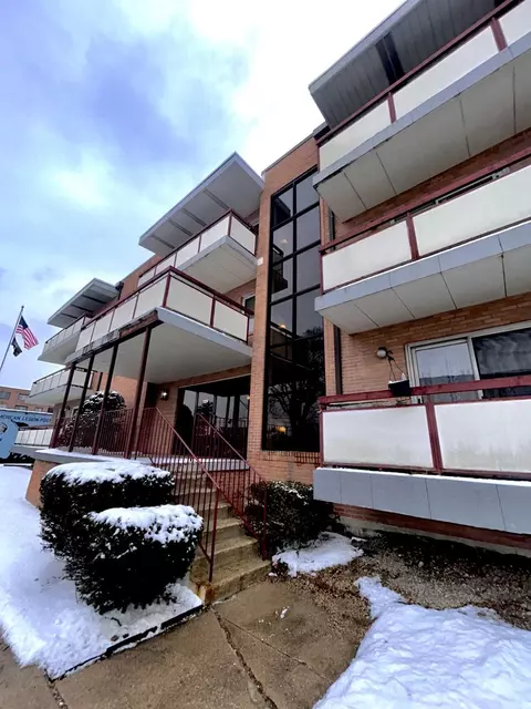 6441 W Pershing Rd #104, Stickney, IL 60402 photo 1
