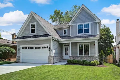 141 Oxford Ave, Clarendon Hills, IL 60514