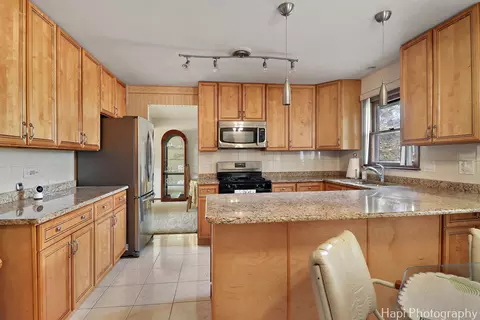 Kitchen - 1642 73rd St, Darien, IL 60561 photo 3 of 3