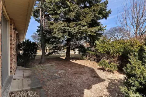 Exterior - 1642 73rd St, Darien, IL 60561 photo 6 of 6