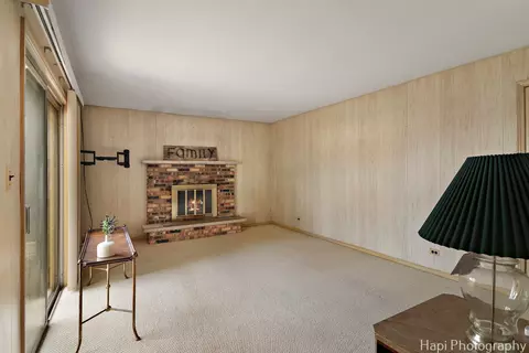 Living - 1642 73rd St, Darien, IL 60561 photo 4 of 5
