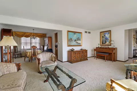 Living - 1642 73rd St, Darien, IL 60561 photo 3 of 5