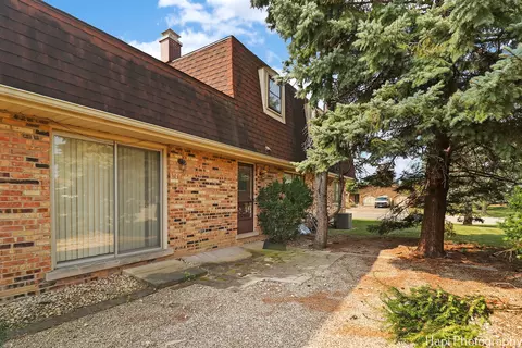 Exterior - 1642 73rd St, Darien, IL 60561 photo 4 of 6