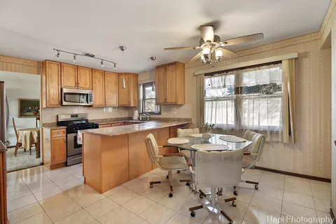Kitchen - 1642 73rd St, Darien, IL 60561 photo 2 of 3