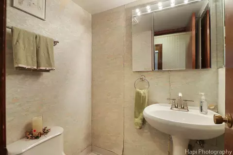 Bath - 1642 73rd St, Darien, IL 60561 photo 1 of 3