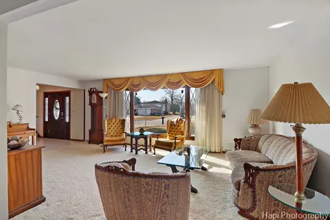 Living - 1642 73rd St, Darien, IL 60561 photo 2 of 5