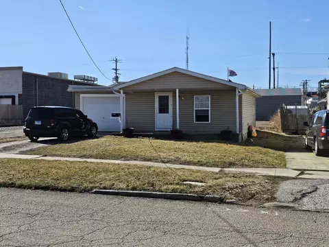 301 N Madison St, Clinton, IL 61727