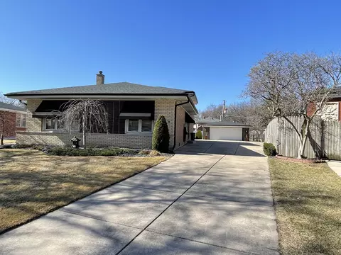 10810 S Leclaire Ave, Oak Lawn, IL 60453
