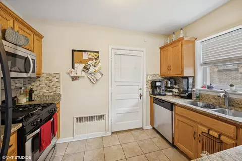 100 Pine Ave #3, Riverside, IL 60546 photo 5