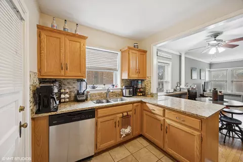 100 Pine Ave #3, Riverside, IL 60546 photo 6