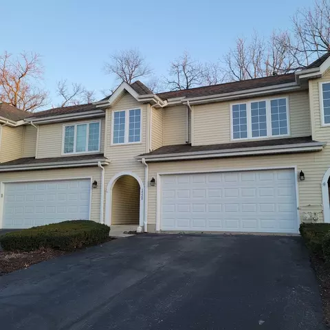 1520 Golden Oak St, Woodstock, IL 60098
