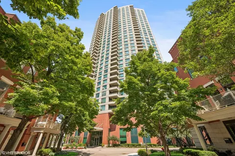 501 N Clinton St #604, Chicago, IL 60654