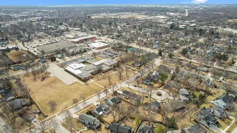 209 E 12th Ave, Naperville, IL 60563 photo 32
