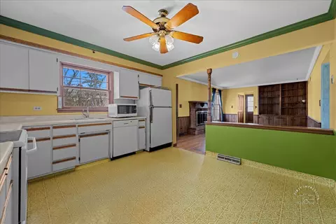 209 E 12th Ave, Naperville, IL 60563 photo 13