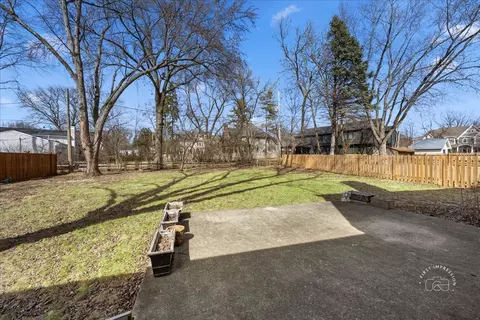 209 E 12th Ave, Naperville, IL 60563 photo 27
