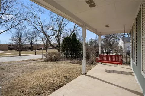 209 E 12th Ave, Naperville, IL 60563 photo 3