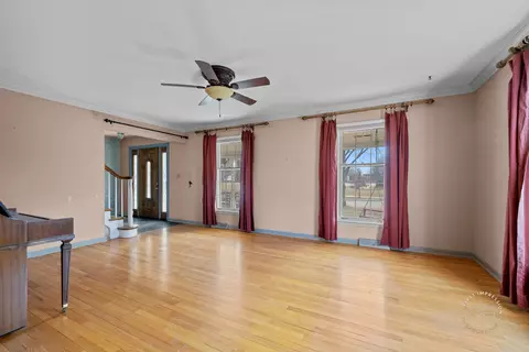 209 E 12th Ave, Naperville, IL 60563 photo 9