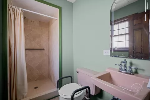 209 E 12th Ave, Naperville, IL 60563 photo 18