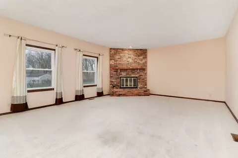 1303 Heritage Rd W, Normal, IL 61761 photo 3