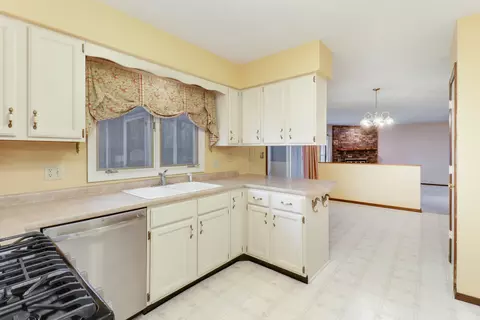 1303 Heritage Rd W, Normal, IL 61761 photo 34