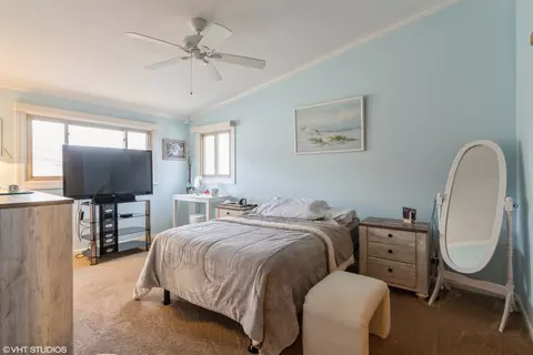 585 E Central Rd, Des Plaines, IL 60016 photo 12
