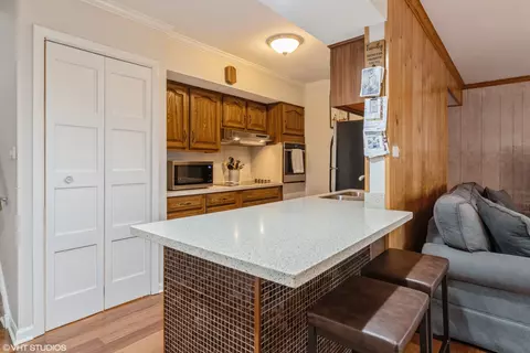 585 E Central Rd, Des Plaines, IL 60016 photo 7