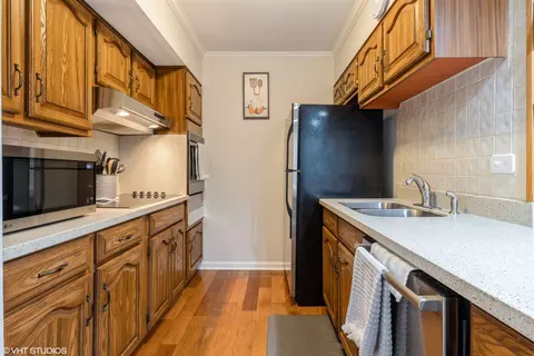 585 E Central Rd, Des Plaines, IL 60016 photo 6