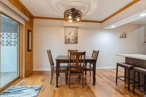 585 E Central Rd, Des Plaines, IL 60016 photo 9
