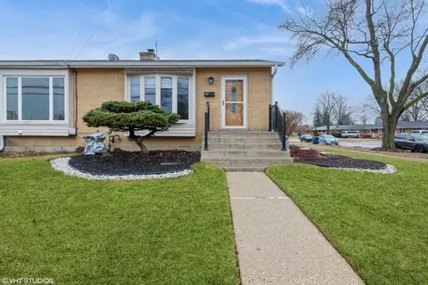 585 E Central Rd, Des Plaines, IL 60016