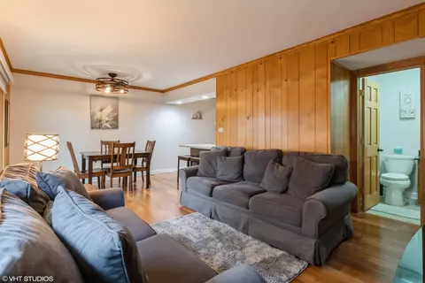 585 E Central Rd, Des Plaines, IL 60016 photo 11