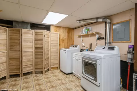 585 E Central Rd, Des Plaines, IL 60016 photo 15