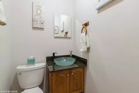 585 E Central Rd, Des Plaines, IL 60016 photo 16