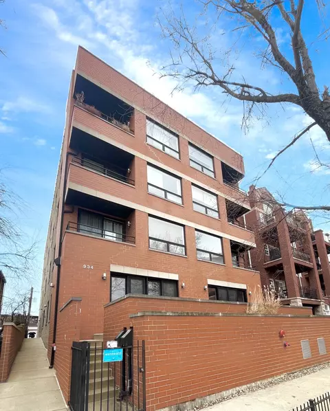 934 W Cuyler Ave #2A, Chicago, IL 60613