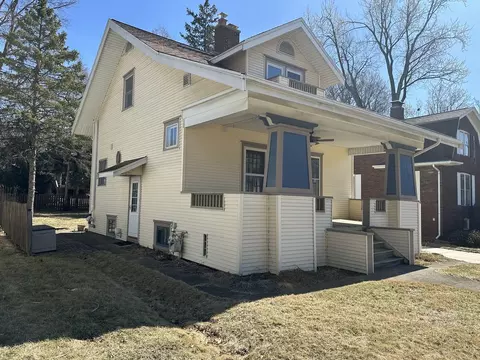 1310 S Linden St, Normal, IL 61761 photo 4