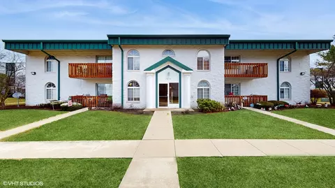 2875 Heritage Dr #2C, Joliet, IL 60435