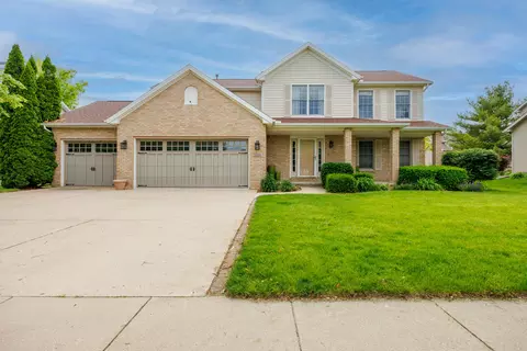 1208 Broad Creek Rd, Bloomington, IL 61704