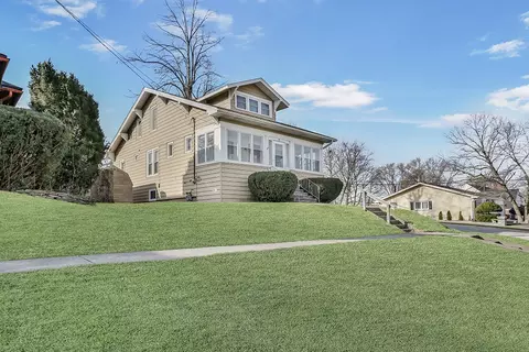 Exterior - 2 E Custer St, Lemont, IL 60439 photo 3 of 8
