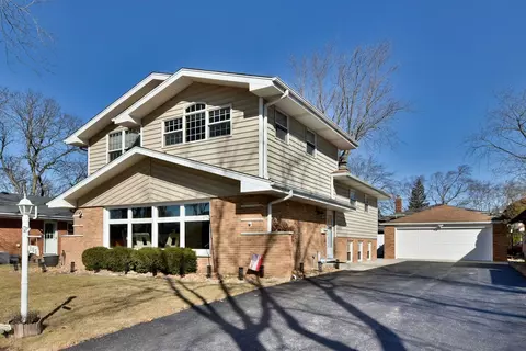205 Finsbury Ln, La Grange Park, IL 60526
