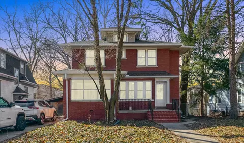 905 S Busey Ave, Urbana, IL 61801