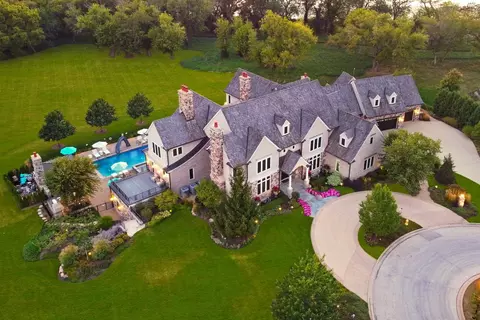 120 Dillons Ct, Vernon Hills, IL 60061