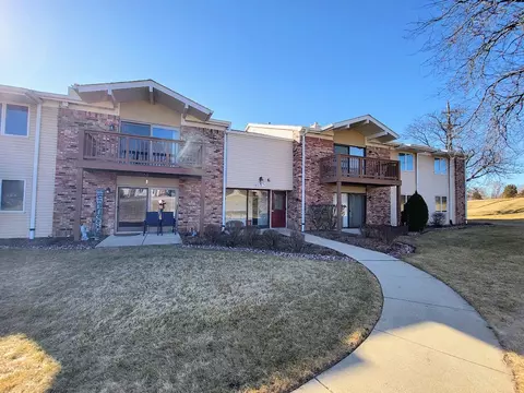 1121 Hinswood Dr # -W, Darien, IL 60561