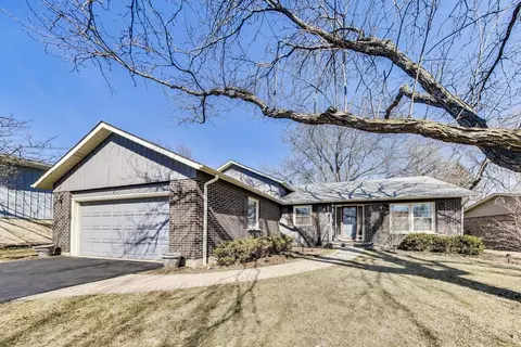 618 W Hackberry Dr, Arlington Heights, IL 60004