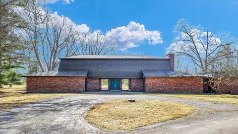 1601 E Golf Dr, Mahomet, IL 61853