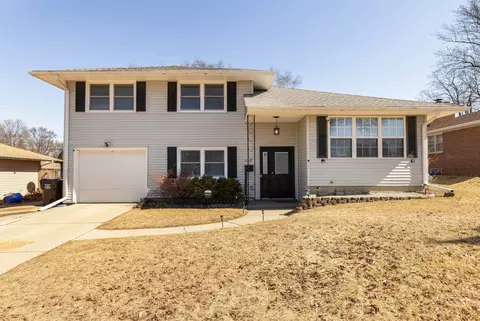 2312 Wyoming Dr, Rockford, IL 61108