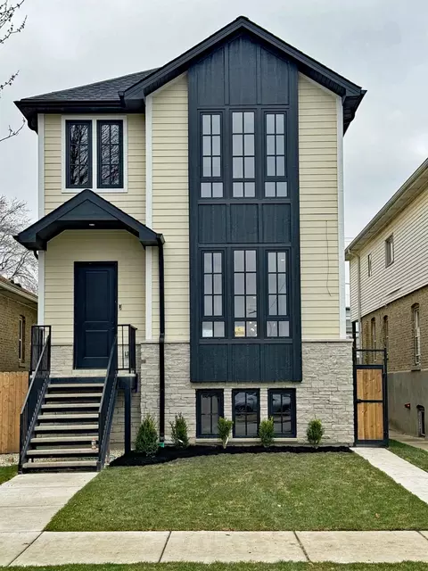 2540 W Berteau Ave, Chicago, IL 60618