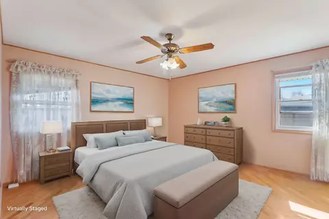 Bedroom - 875 W Firestone Dr, Hoffman Estates, IL 60192 photo 1 of 3